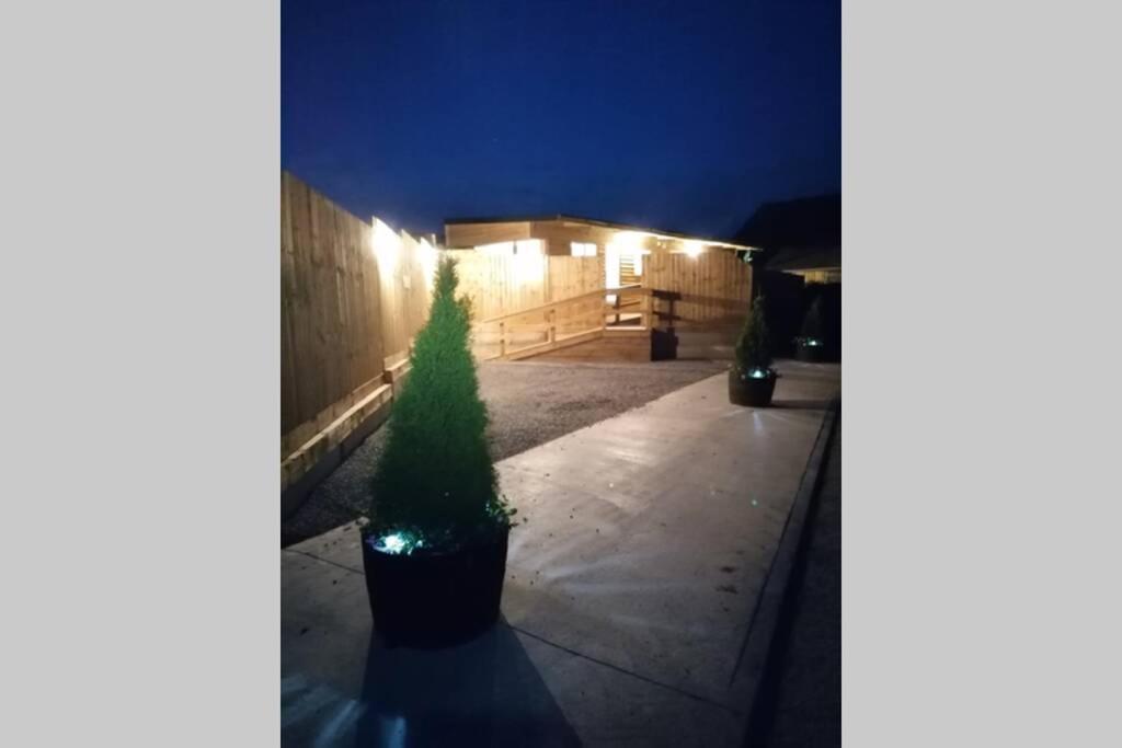 Featheredge Corner Lodge Wells Exterior photo